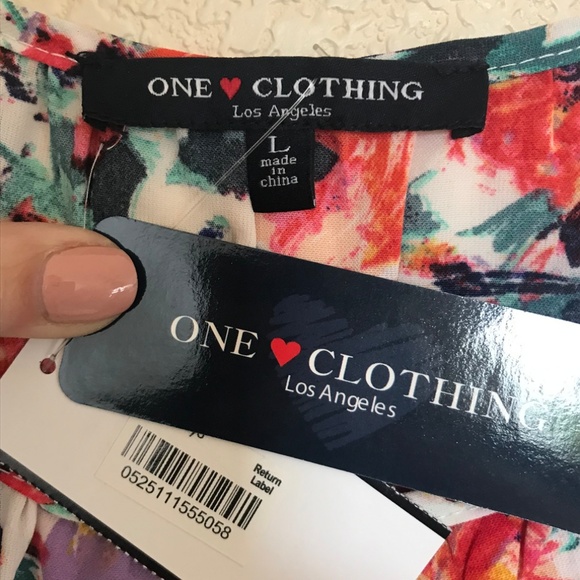 BNWT Floral Cold Shoulder Romper - Large - Picture 5 of 6